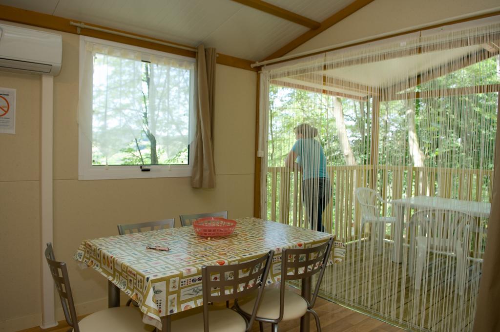 Le Bourdieu Hotel Durfort  Room photo